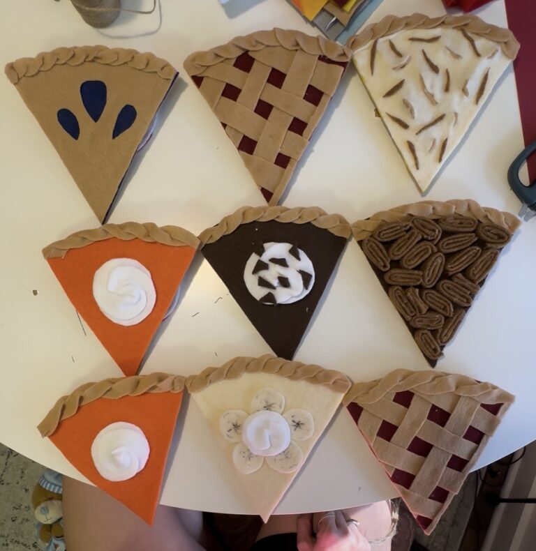 DIY Felt Thanksgiving Pies